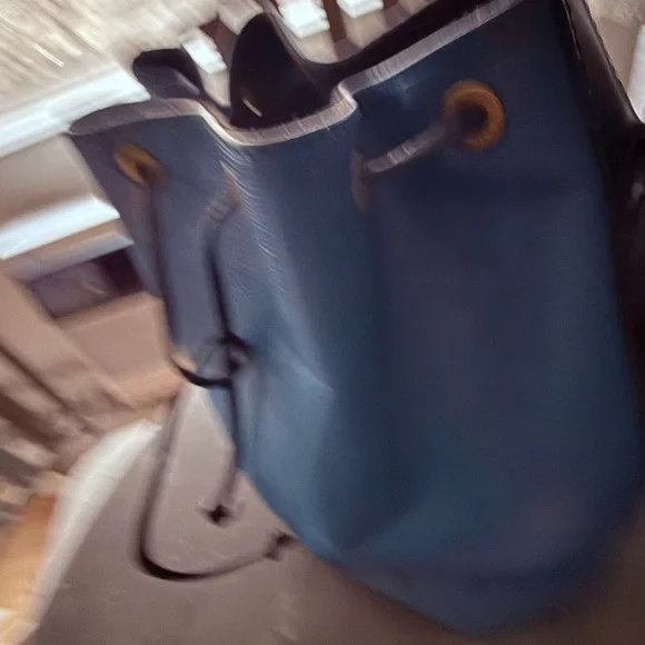 SUNDAY PRICE DROP! Louis Vuitton Blue Epi Leather Drawstring Hobo Bag - Picture 10 of 12